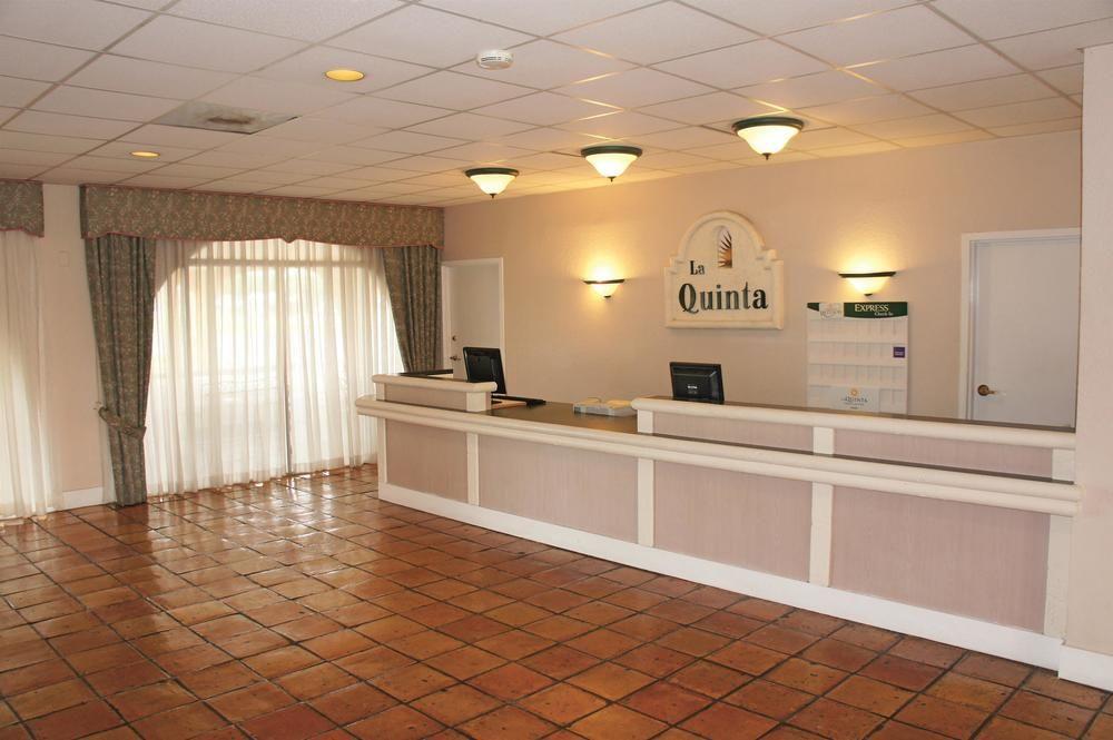 Days Inn By Wyndham Del Rio Exterior photo
