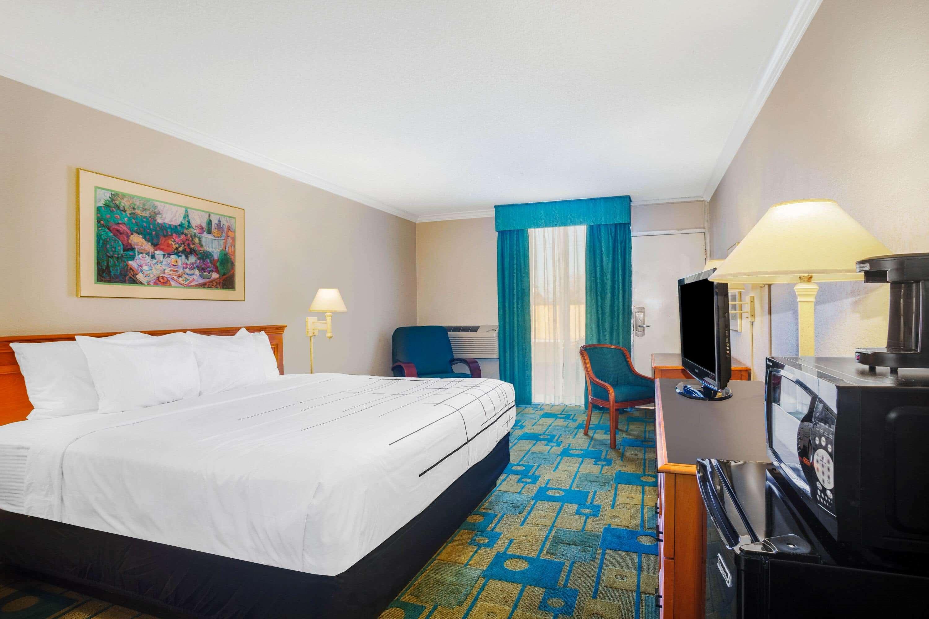 Days Inn By Wyndham Del Rio Exterior photo